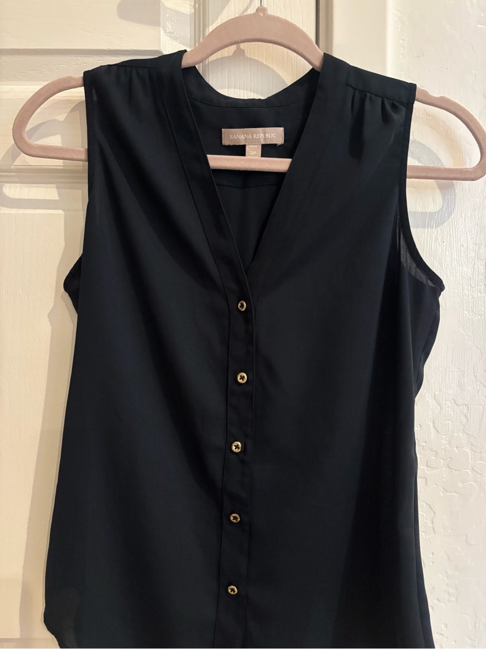 Banana Republic Black Sleeveless V-Neck Button-Front Camisole